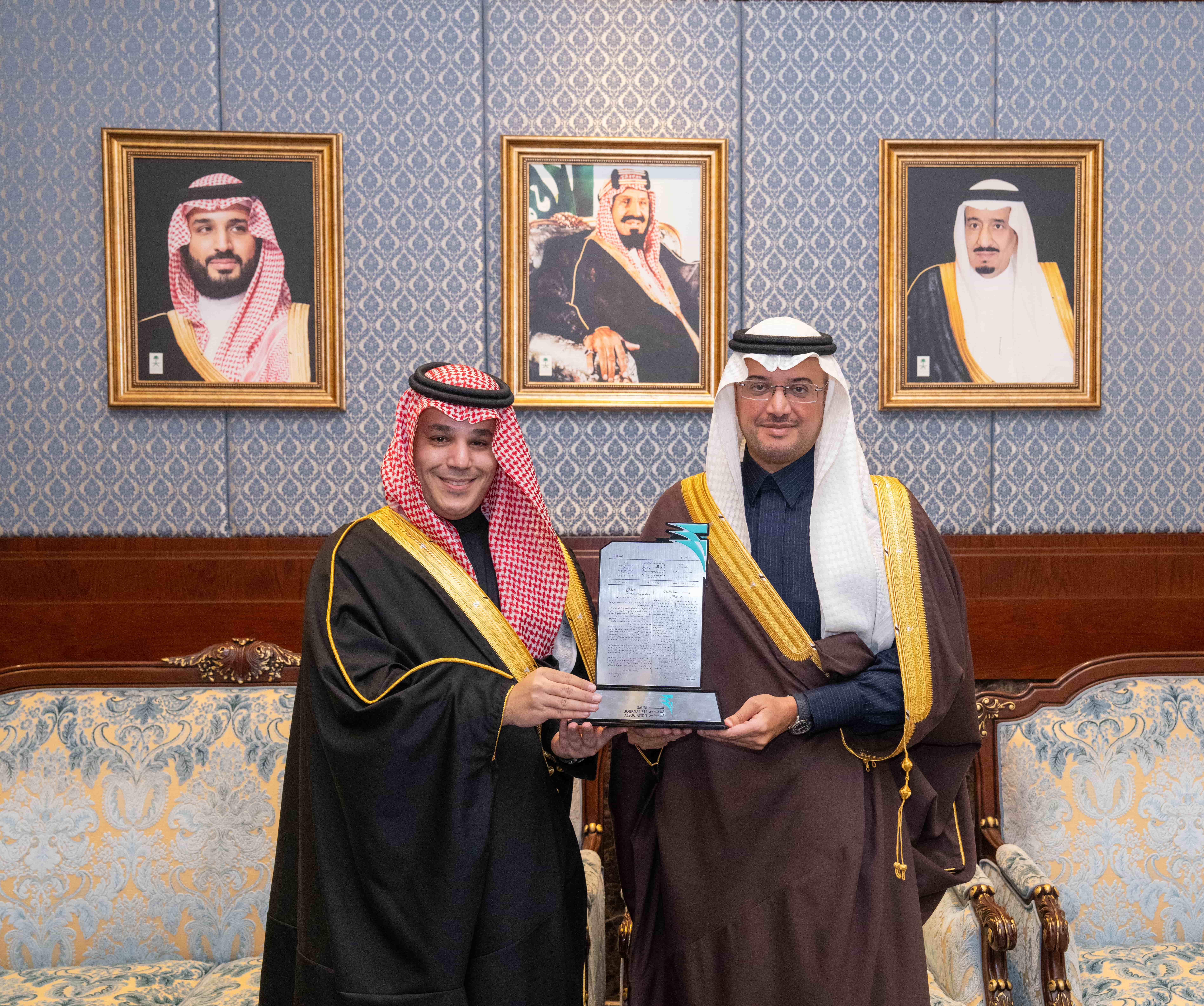 Al-Ahsa governor meets Saudi Journalists Association chairman, board members