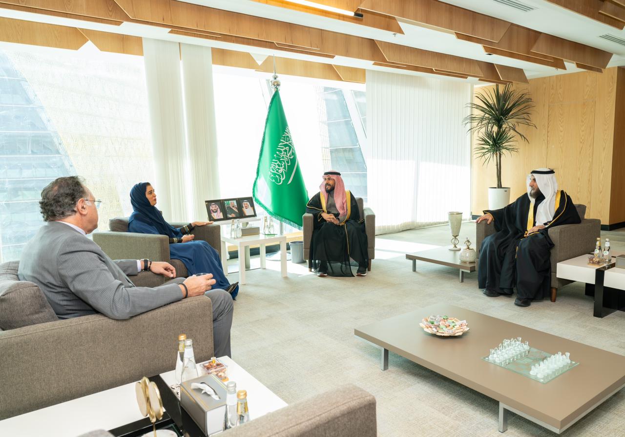 Saudi Arabia’s deputy minister of health for planning and development, Abdulaziz Al-Rumaih, held talks on Tuesday with the World Health Organization’s regional director for the Eastern Mediterranean, Dr. Hanan Balkhy. (Ministry of Health)
