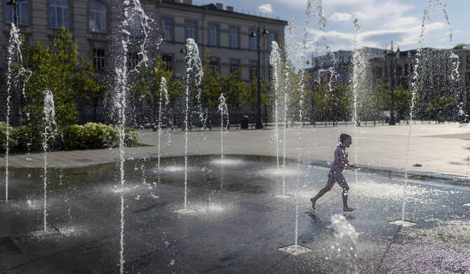 2025 among world’s three hottest years on record, WMO says