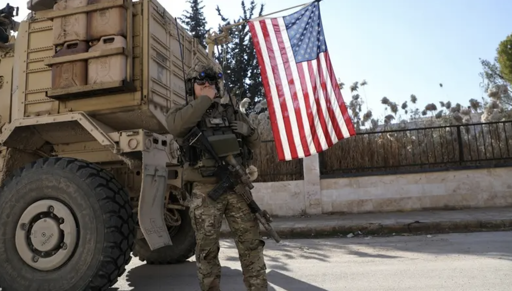 US soldier stands guard during a meeting between Syrian Democratic Forces (SDF) leaders and US military leaders, in Deir Hafer, Syria, Jan.16, 2026. (Reuters)