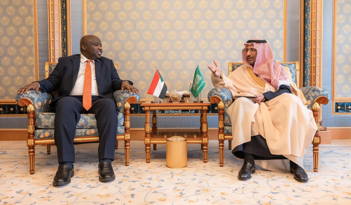 Bandar Alkhorayef (R) holds talks with Nour Al-Daem Taha in Riyadh. (Supplied)