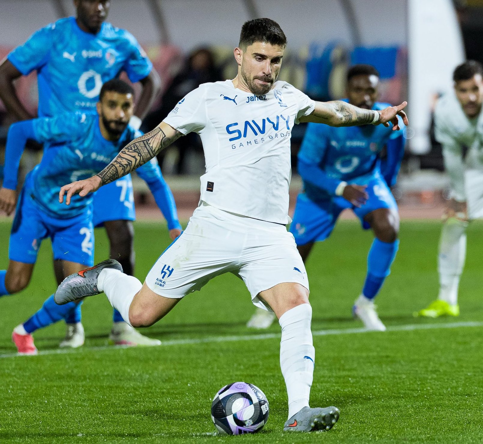 Reuben Neves scores Al-Hilal's winner in the 2-1 win against Neom from the penalty spot. (X/@Alhilal_EN)