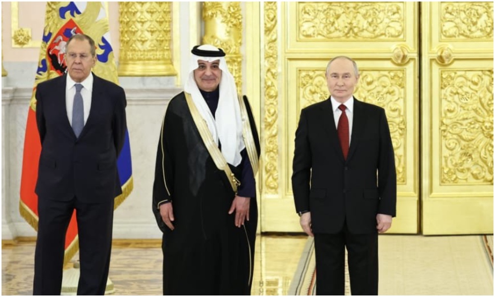 Saudi Ambassador Sami M. Alsadhan stands next to Russian President Vladimir Putin, with Russian Foreign Minister Sergey Lavrov in the background. (SPA)