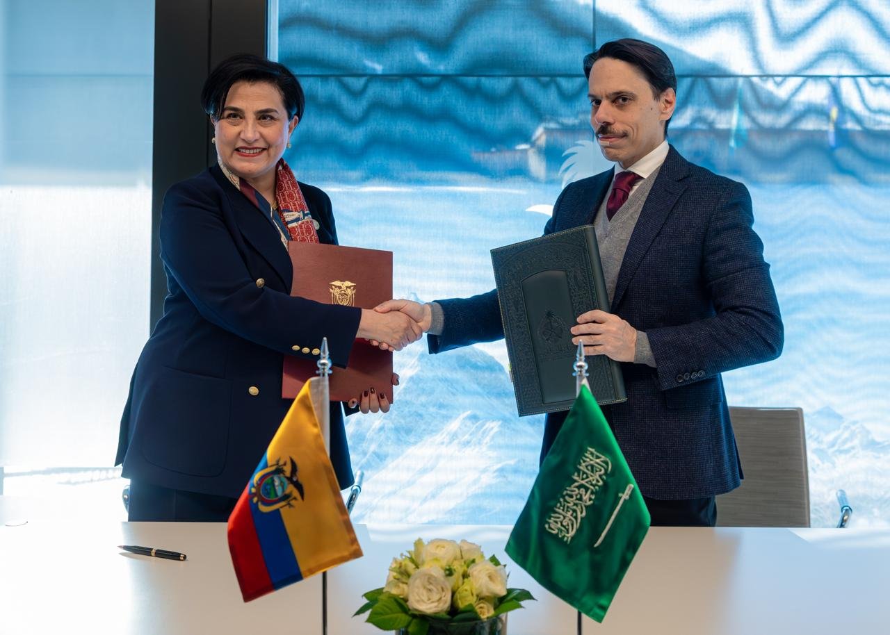 Saudi Foreign Minister Prince Faisal bin Farhan and Gabriela Sommerfeld, Ecuador’s foreign minister, signed an agreement to strengthen relations between their countries. (SPA)