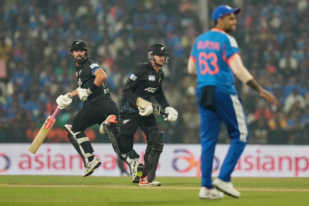 New Zealand’s Daryl Mitchell, left, and batting partner Mitchel Santner run between the wickets during the T20 match between India and New Zealand in Nagpur, India, Jan. 21, 2026. (AP Photo)