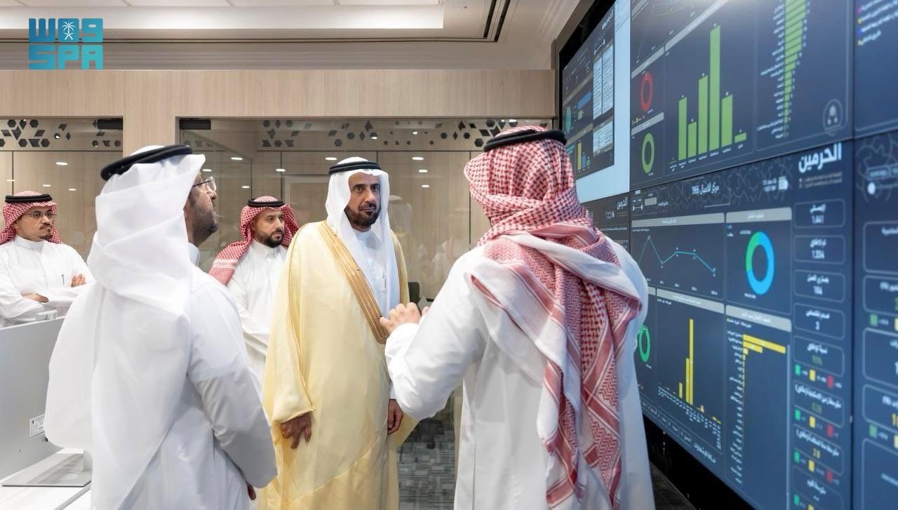 Minister of Hajj and Umrah Tawfiq Al-Rabiah launches the Smart Engineering Command and Control Center at the Prophet’s Mosque in Madinah. (SPA)