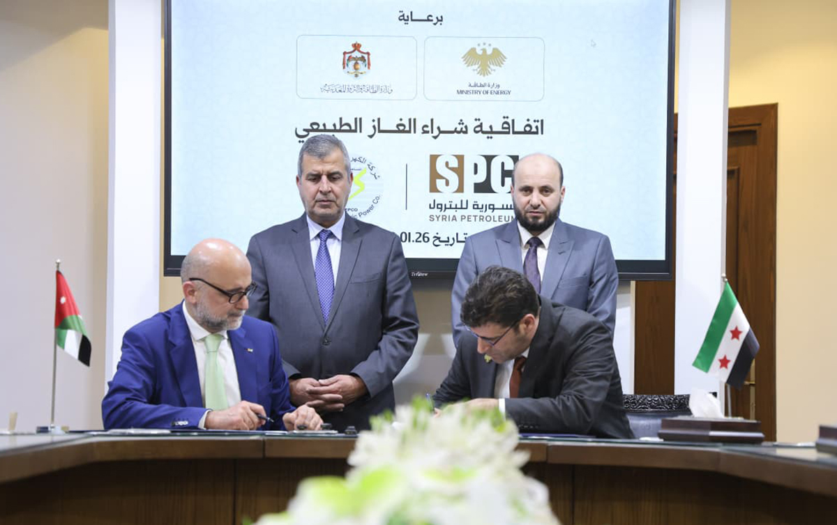 Sofian Bataineh, the Jordanian director-general of the National Electric Power Co., and Hashem Saleh, the deputy CEO of the Syrian Petroleum Co., signed the agreement. In the background, Jordan’s Minister of Energy Saleh Kharabsheh stands next to Syria’s Minister of Energy Mohammed Bashir. (Petra)
