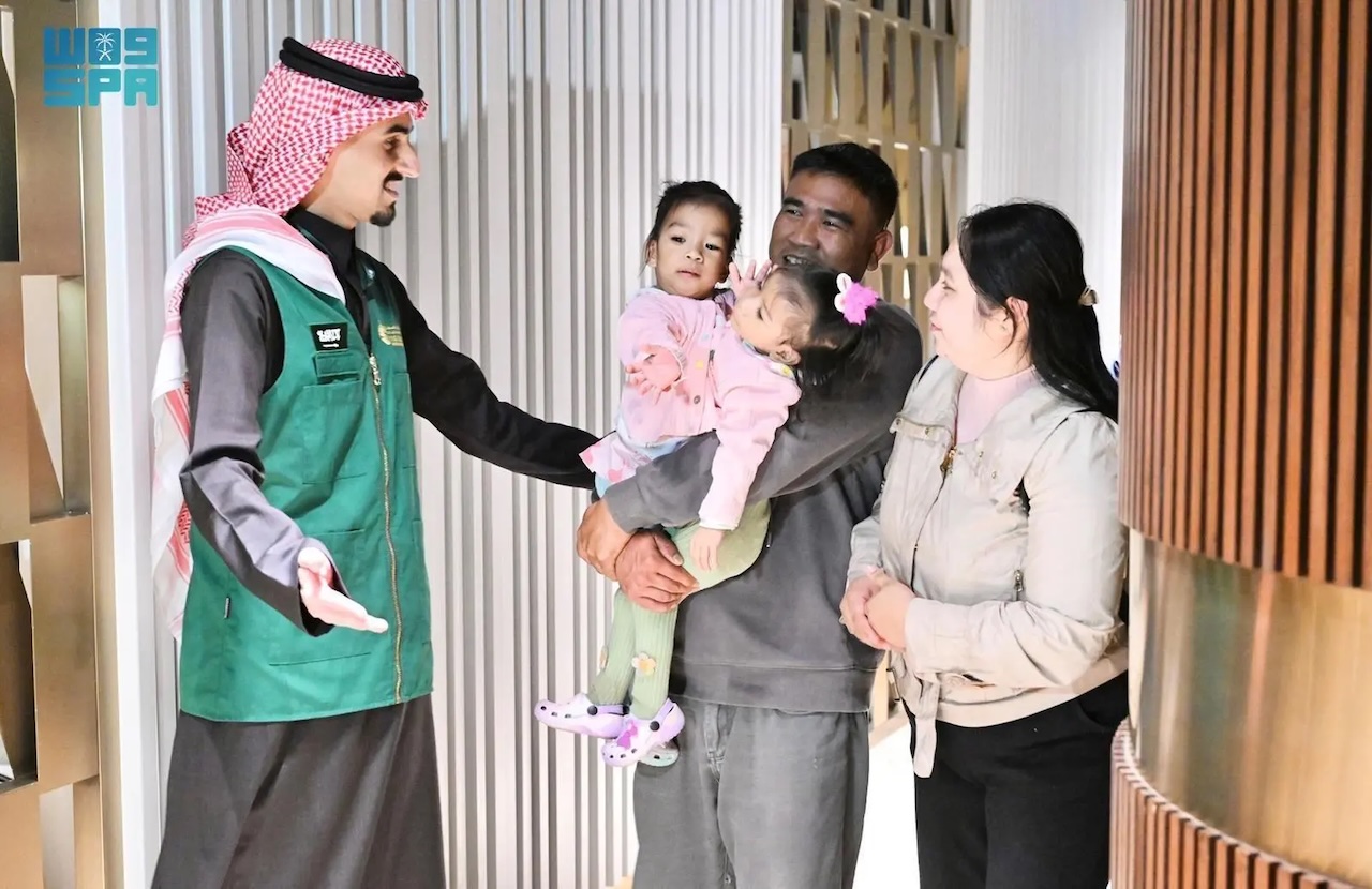 The family accompanying the twins expressed appreciation for the assistance provided upon their arrival in the Kingdom. (SPA)