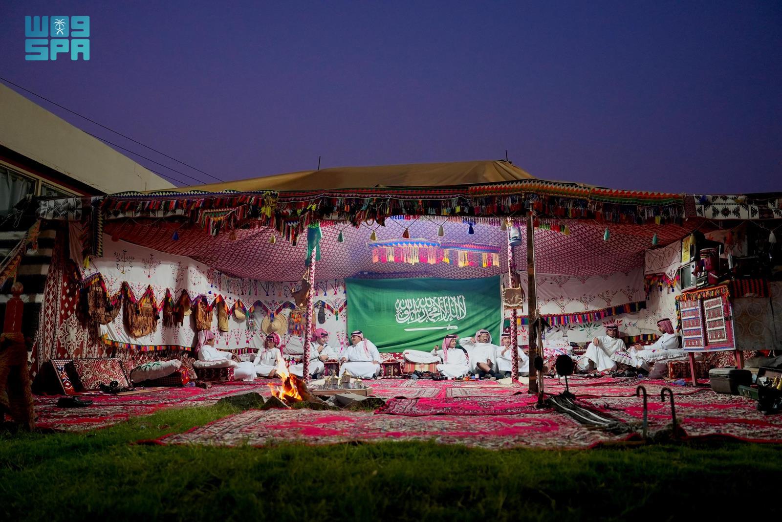 Set up with traditional tents and decorated with authentic patterns and colors, the camps are spread across several locations in Baha. (SPA)