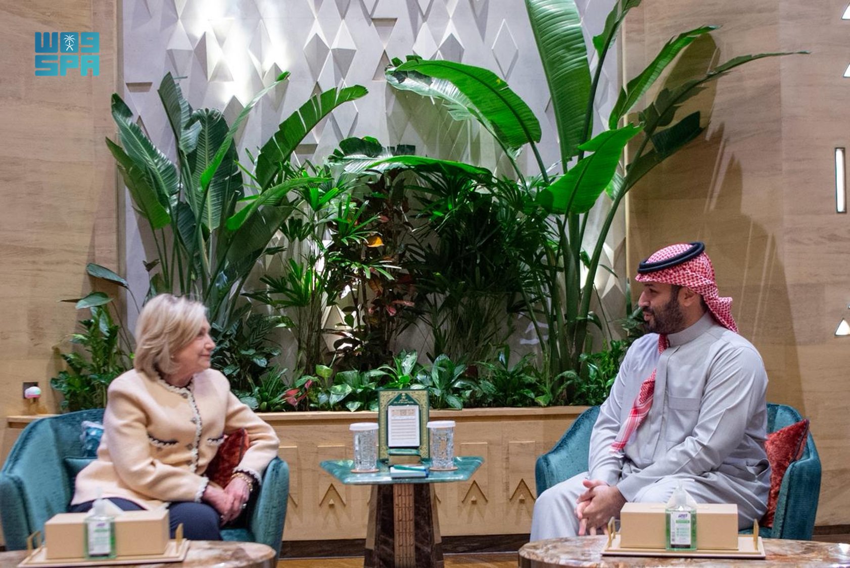 Saudi Crown Prince Mohammed bin Salman receives former US Secretary of State Hillary Clinton at Al-Yamamah Palace in Riyadh on Wednesday. (SPA)