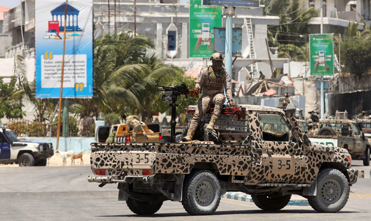 A Somali security officer holds position on their open truck near Syl Hotel, the scene of an Al-Qaeda-linked Al-Shabab group's attack in Mogadishu, Somalia. (Reuters/File)