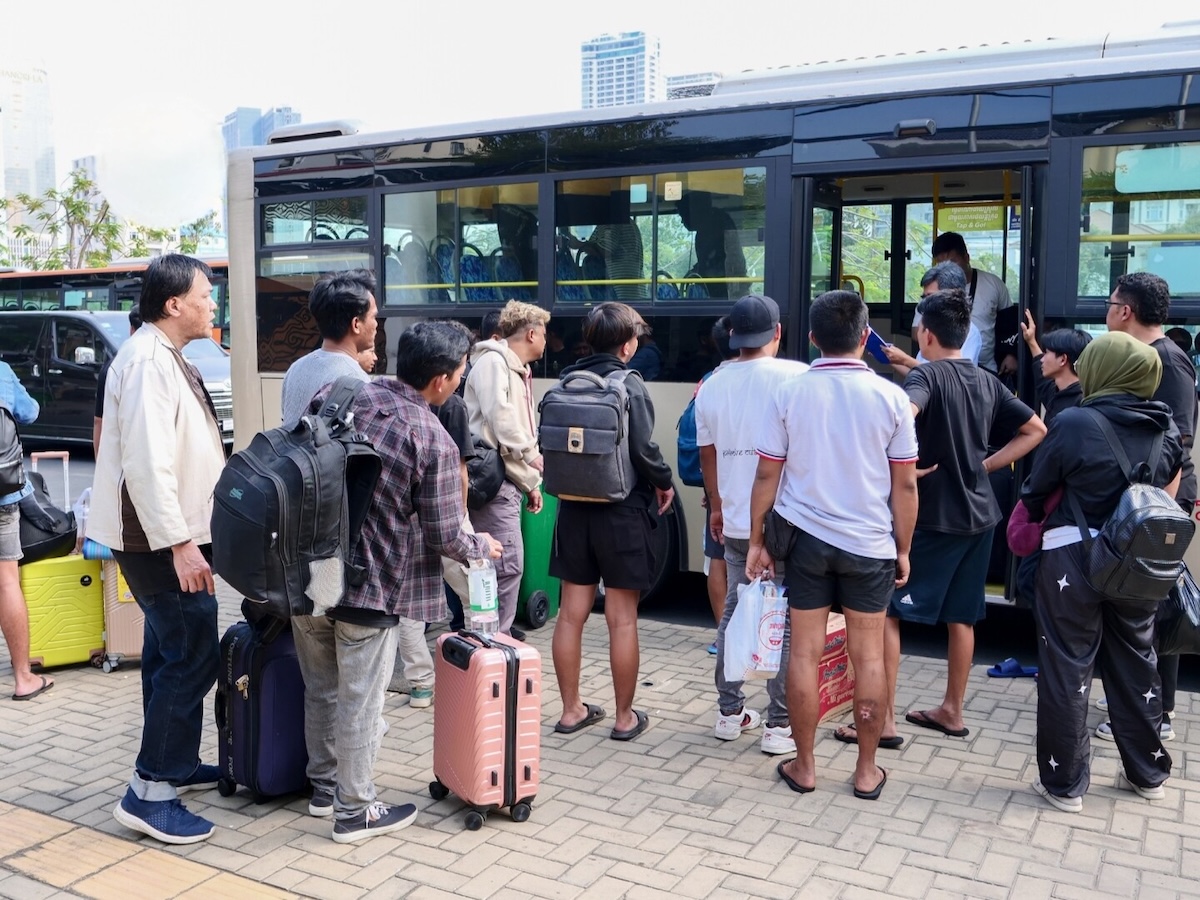 Indonesian nationals wait their turn to board a bus facilitated by Indonesian authorities in Phnom Penh in this photo released on Jan. 25, 2026. (Indonesian Embassy in Phnom Penh)