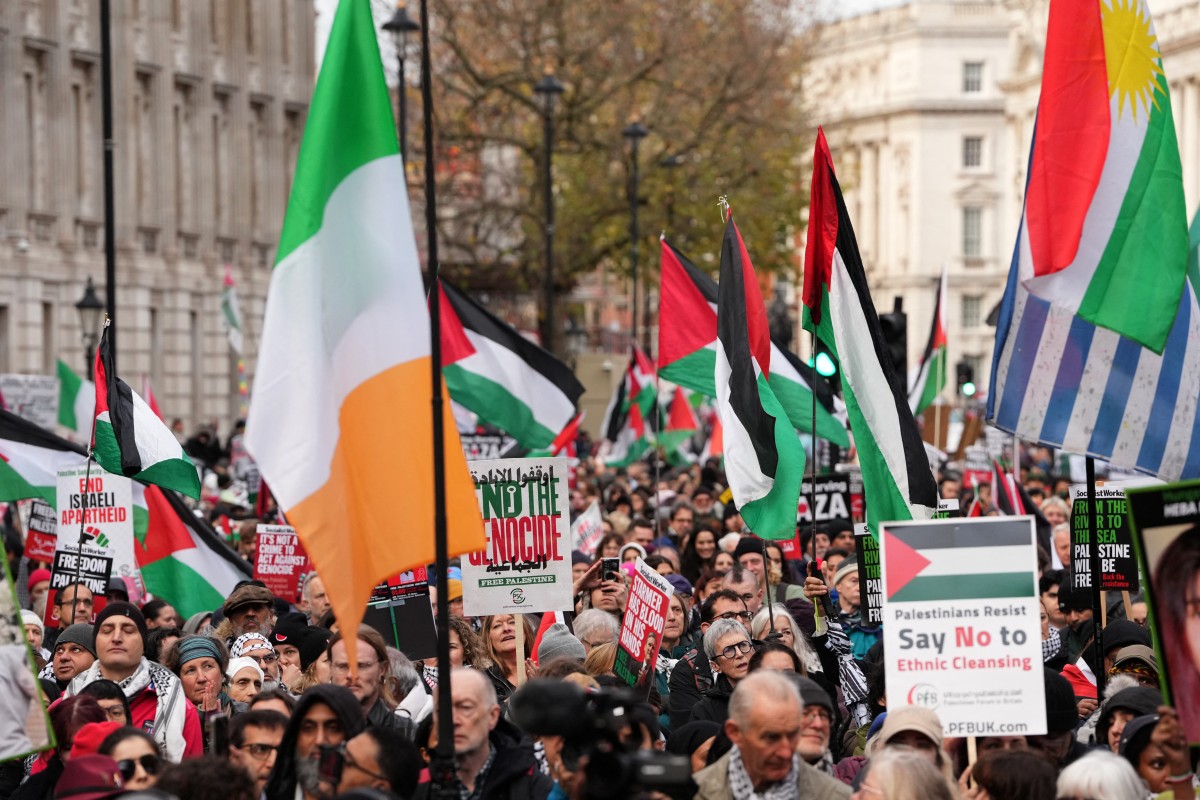 According to his foundation, 74-year-old activist Peter Tatchell was arrested for holding a placard that said: “Globalize the intifada: Nonviolent resistance. End Israel’s occupation of Gaza & West Bank.” (AFP/File Photo)