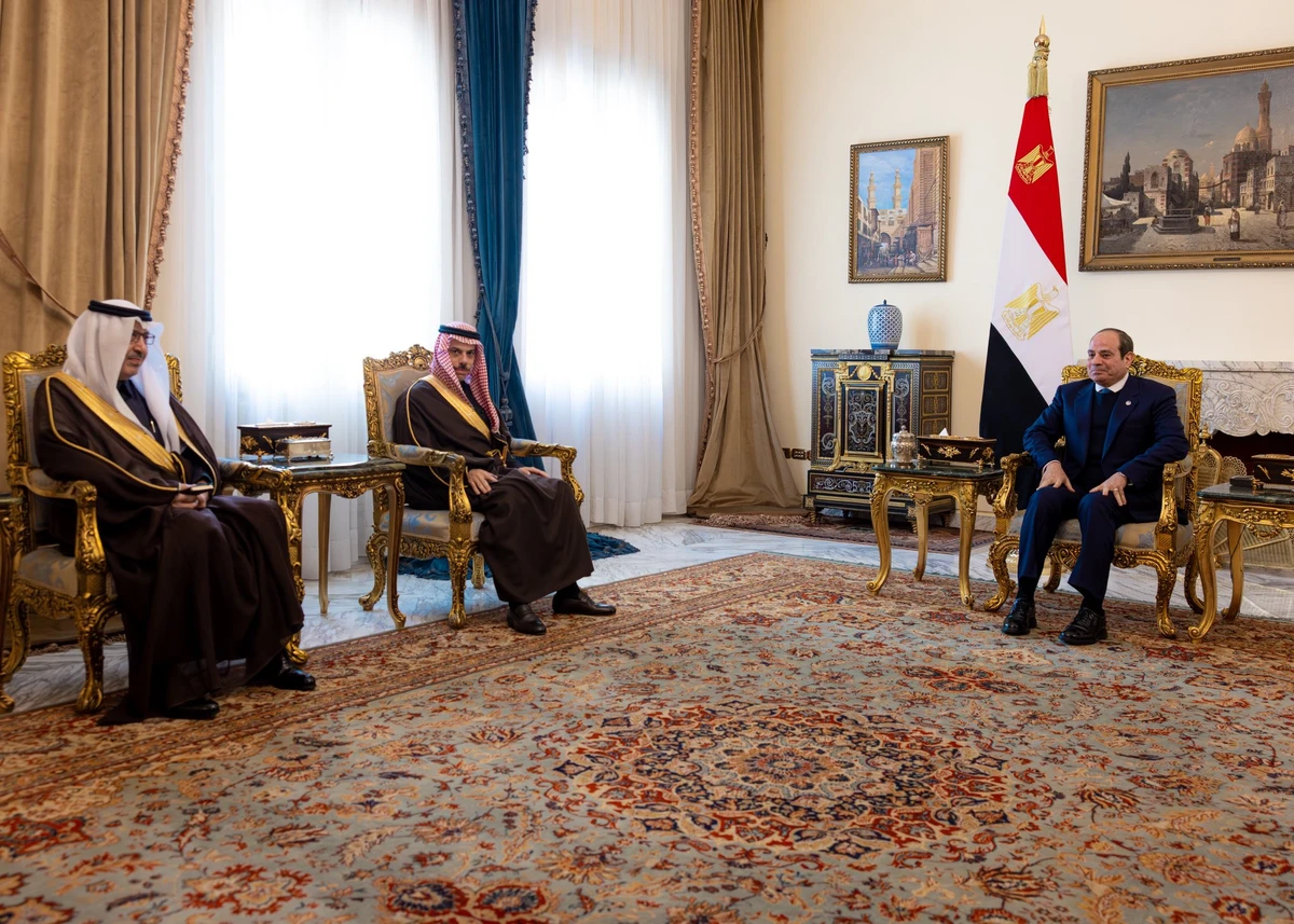 Saudi Foreign Minister Prince Faisal bin Farhan is received by Egyptian President Abdel Fattah El-Sisi on Monday during a visit to Cairo. (SPA)