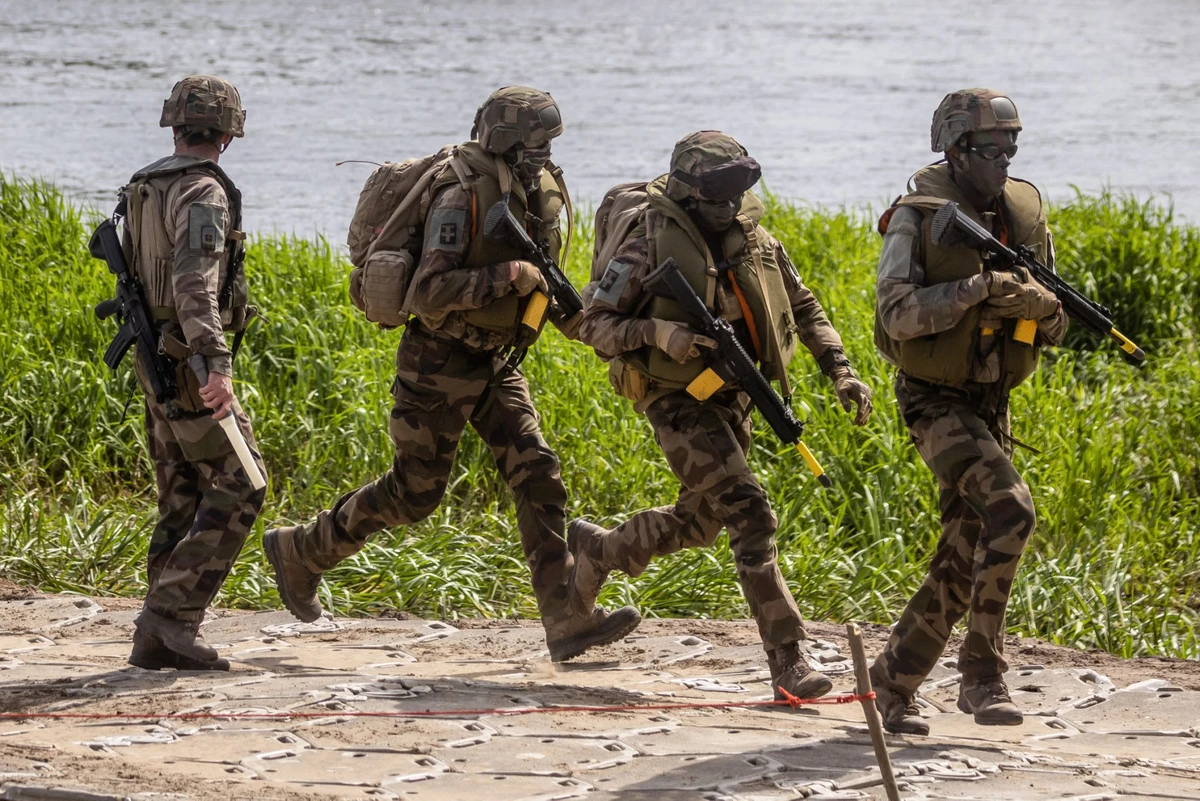 EU should consider forming combined military force: defense chief