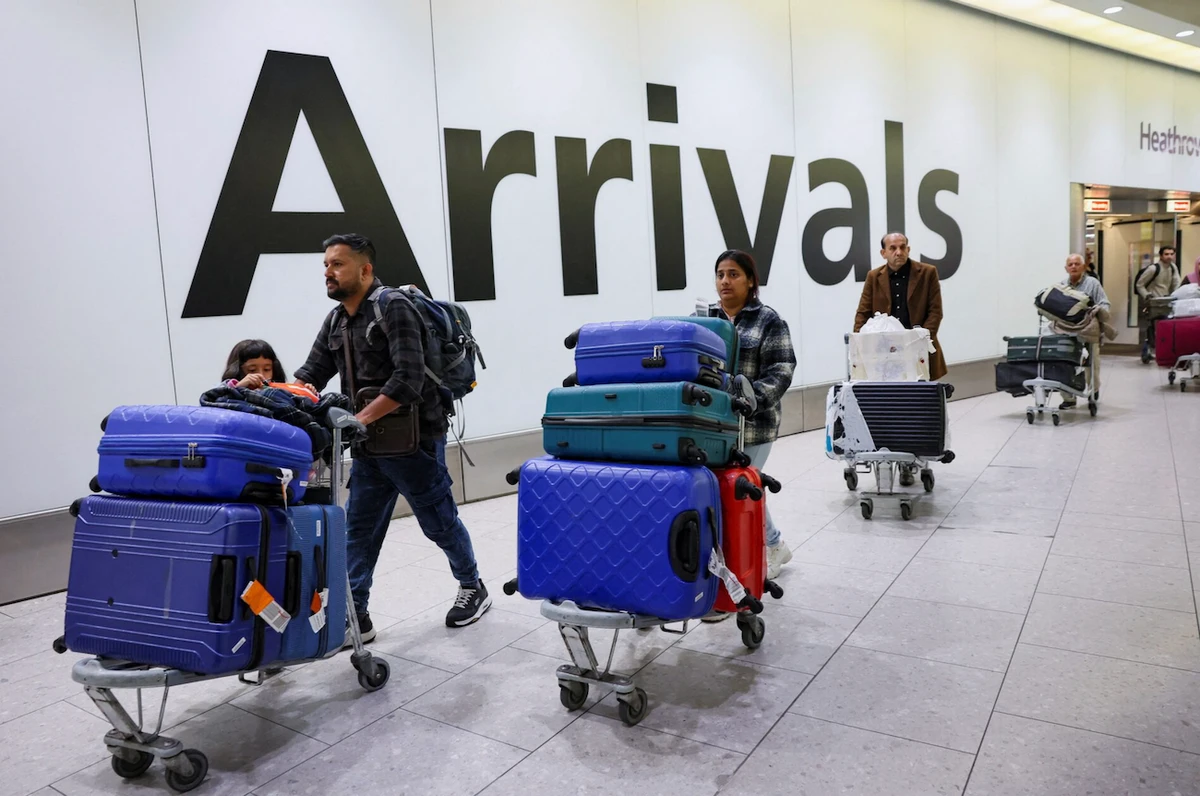 Heathrow said almost 7.2 million passengers traveled through the hub last month, its highest number on record for the month of December. (File/Reuters)