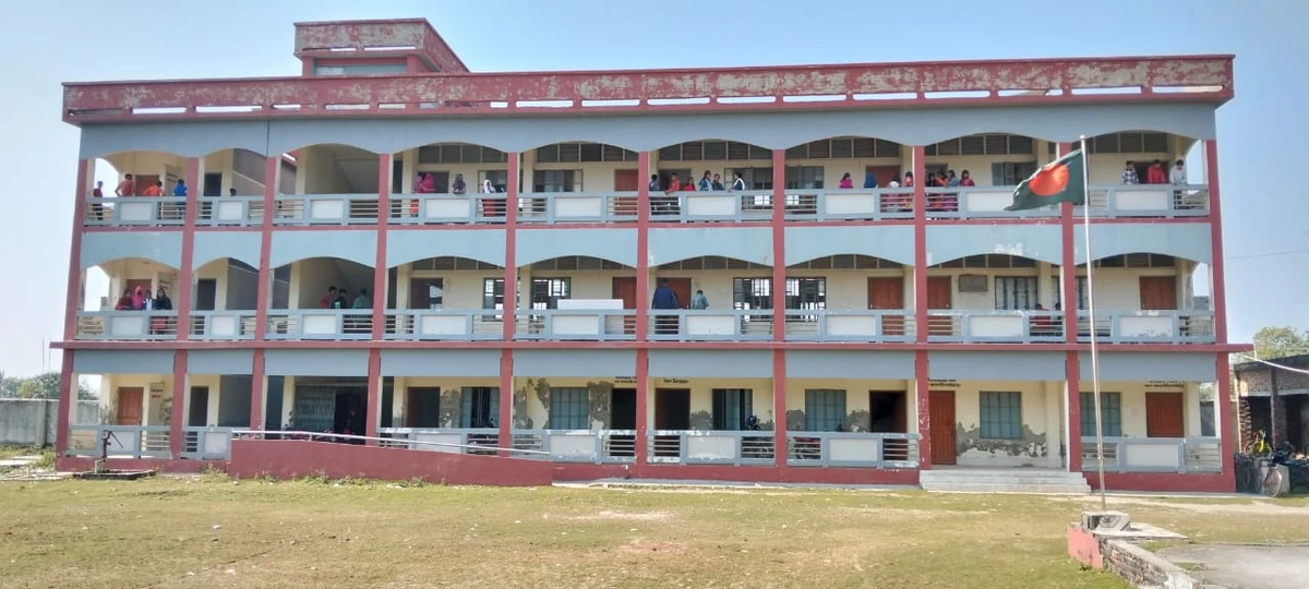 Jameel Observatory Climate Resilience Early Warning System Network’s first Adaptation Fortress is under construction in Satkhira district, southwest Bangladesh.