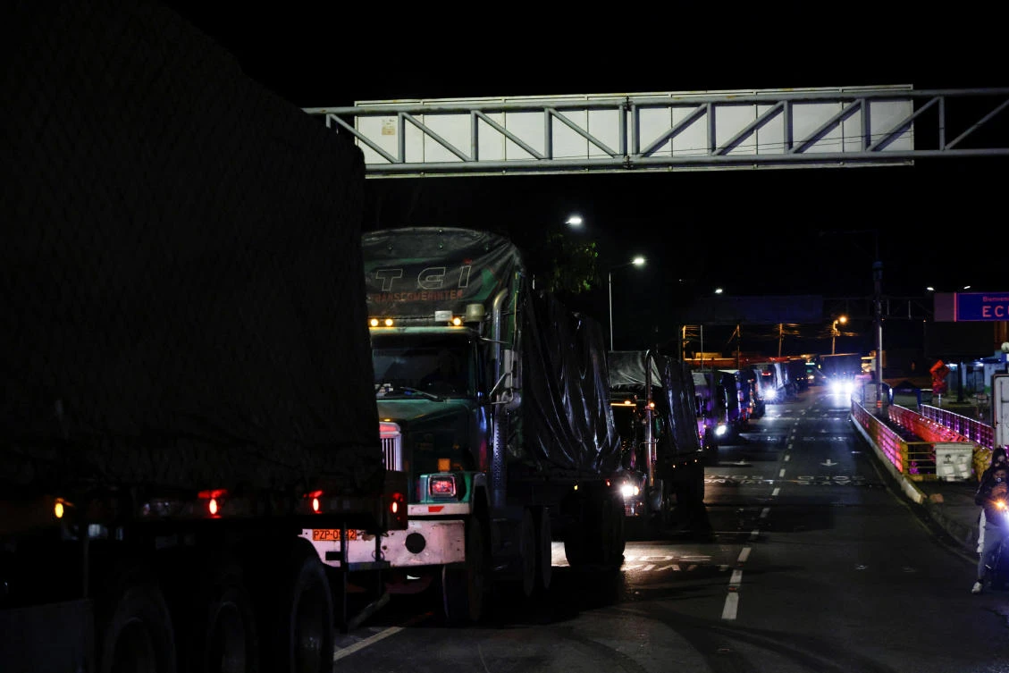Trucks line up at the Rumichaca International Bridge after tariff announcements by Ecuadorean President Daniel Noboa and Colombian President Gustavo Petro, in Ipiales, Colombia, Jan. 30, 2026. (Reuters)