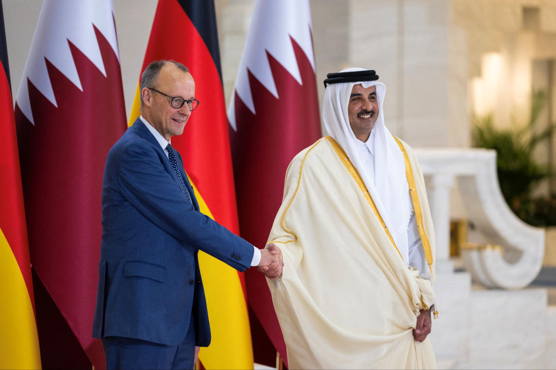 Qatar’s Emir Sheikh Tamim bin Hamad Al Thani shakes hands with German Chancellor Friedrich Merz, during a welcome ceremony in Doha, Feb. 5, 2026. (Reuters)
