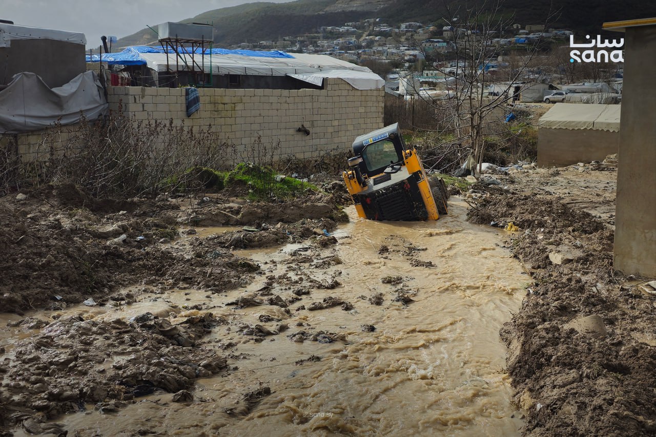 Five volunteers suffered moderate to severe injuries during rescue operations. (SANA)