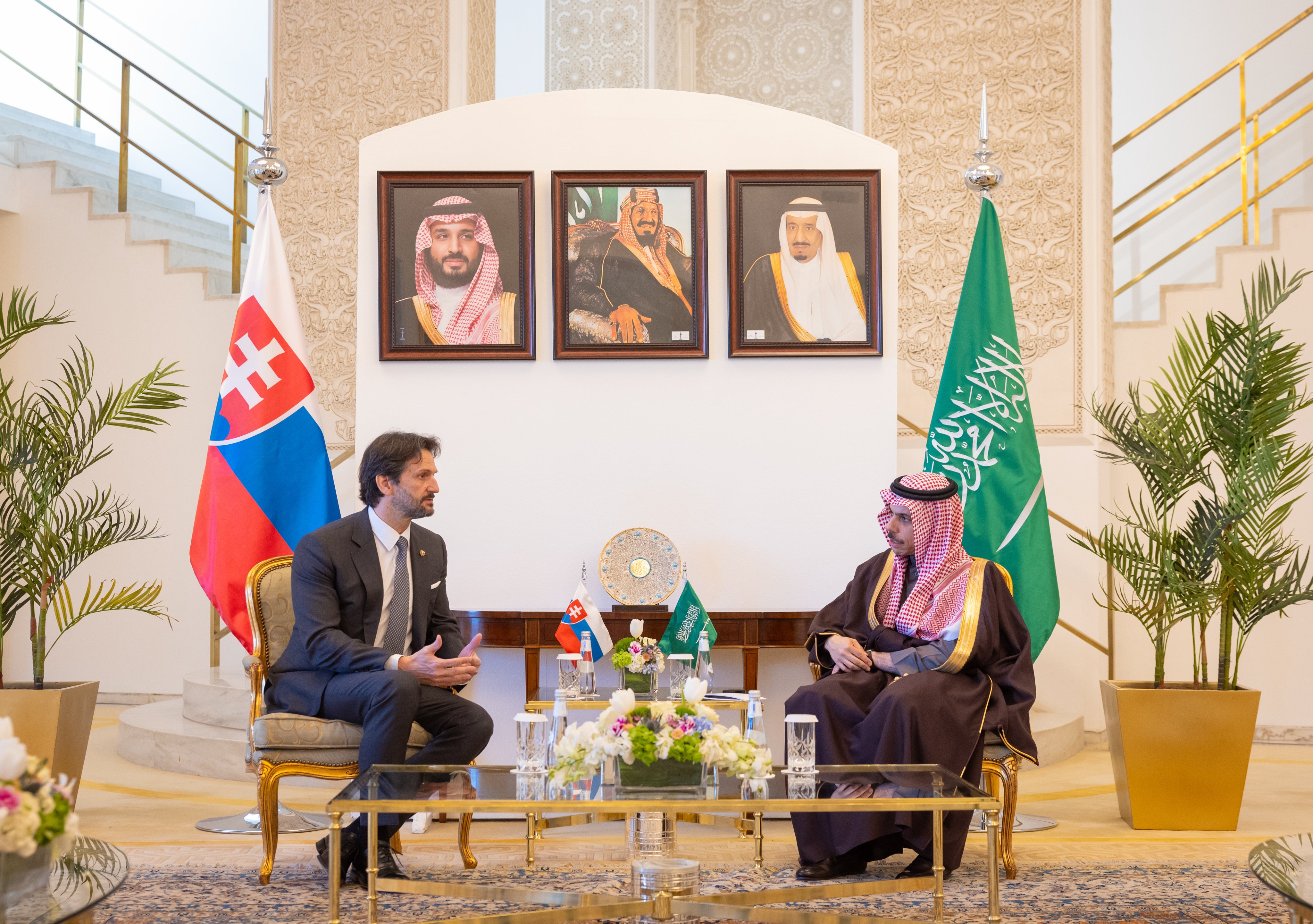 Saudi foreign minister and Slovakian defense minister sign cooperation agreement