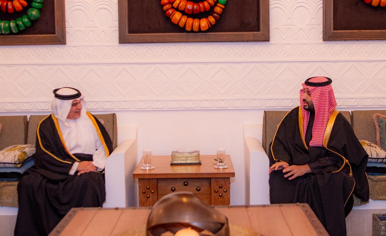 Saudi Crown Prince Mohammed bin Salman receives the Crown Prince of Bahrain Salman bin Hamad Al-Khalifa in Diriyah on Tuesday. (File/AFP)