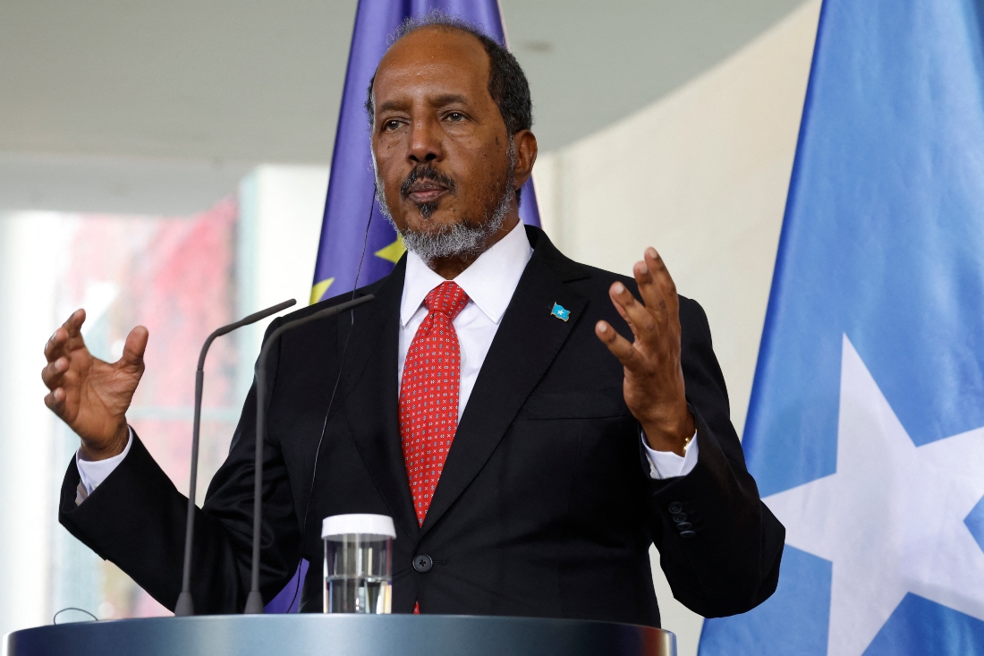 Hassan Sheikh Mohamud unveiled a three-pronged diplomatic and legal strategy to defend Somalia’s sovereignty and territorial unity in coordination with Saudi Arabia and Arab, African partners. (FILE/AFP)