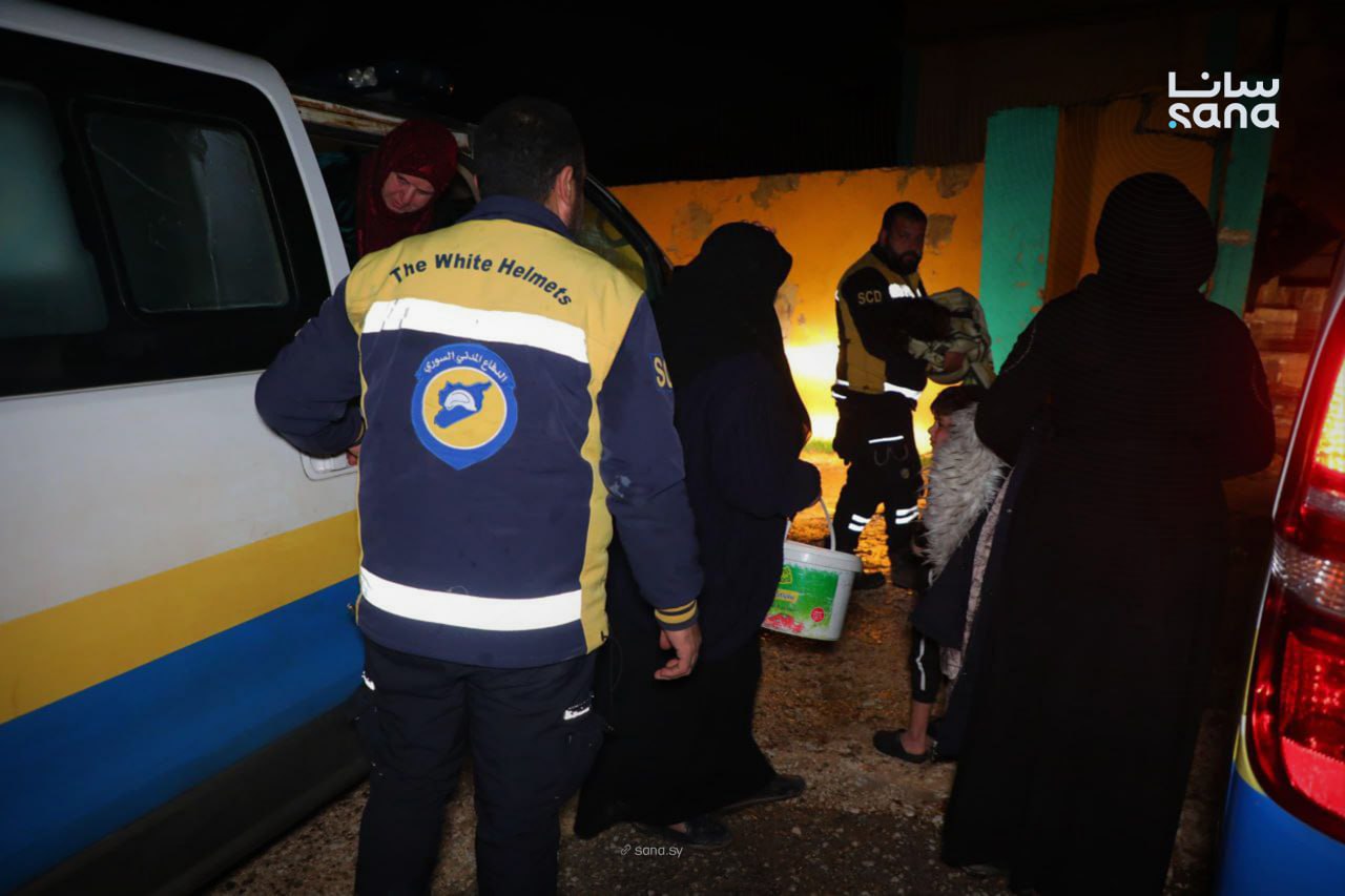 Emergency teams are coordinating with the Ministry of Social Affairs and Labor, and the Idlib governor’s office to oversee the distribution of humanitarian aid. (SANA)