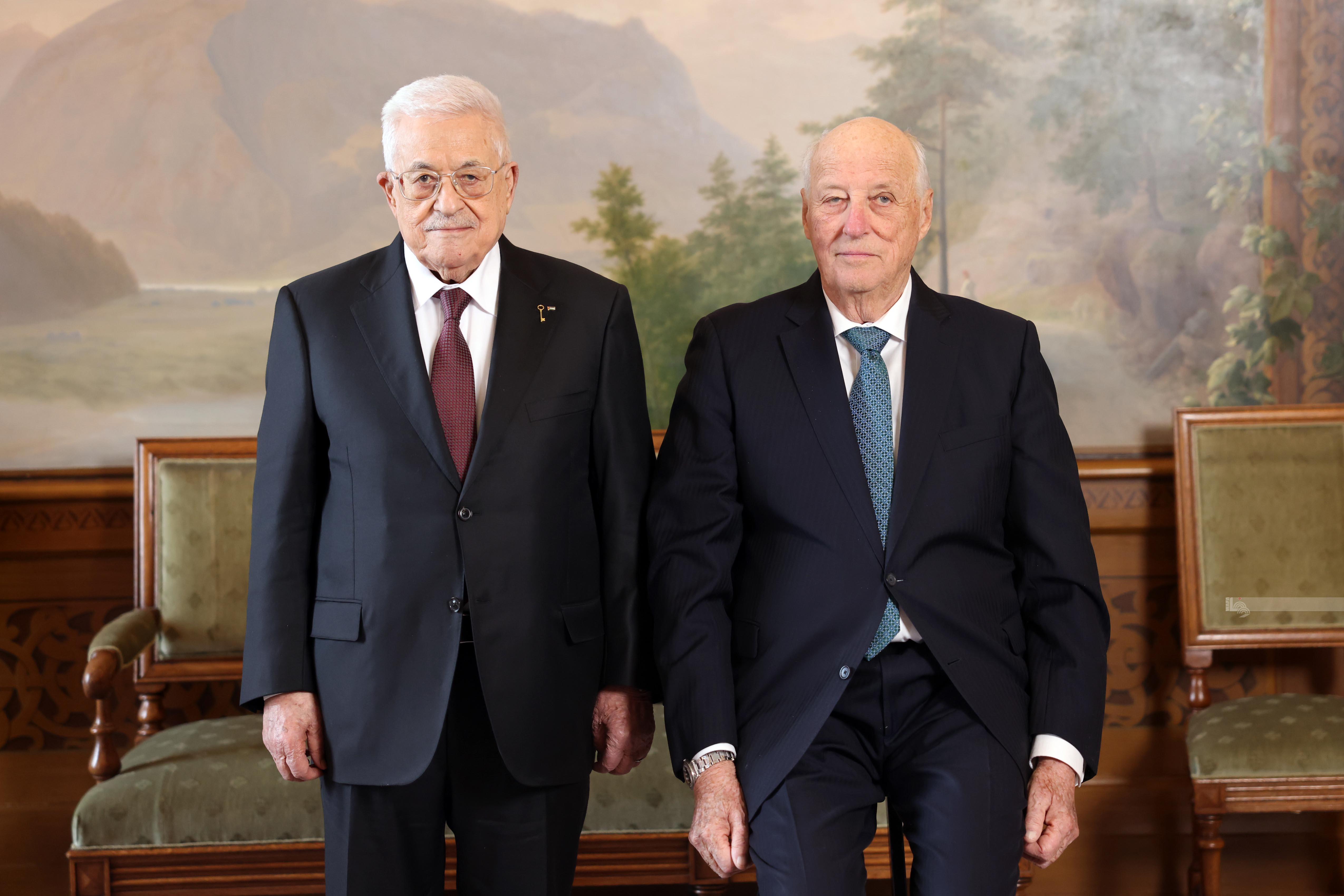 Palestinian President Mahmoud Abbas met King Harald V of Norway at the Royal Palace in Oslo on Thursday. (Wafa)