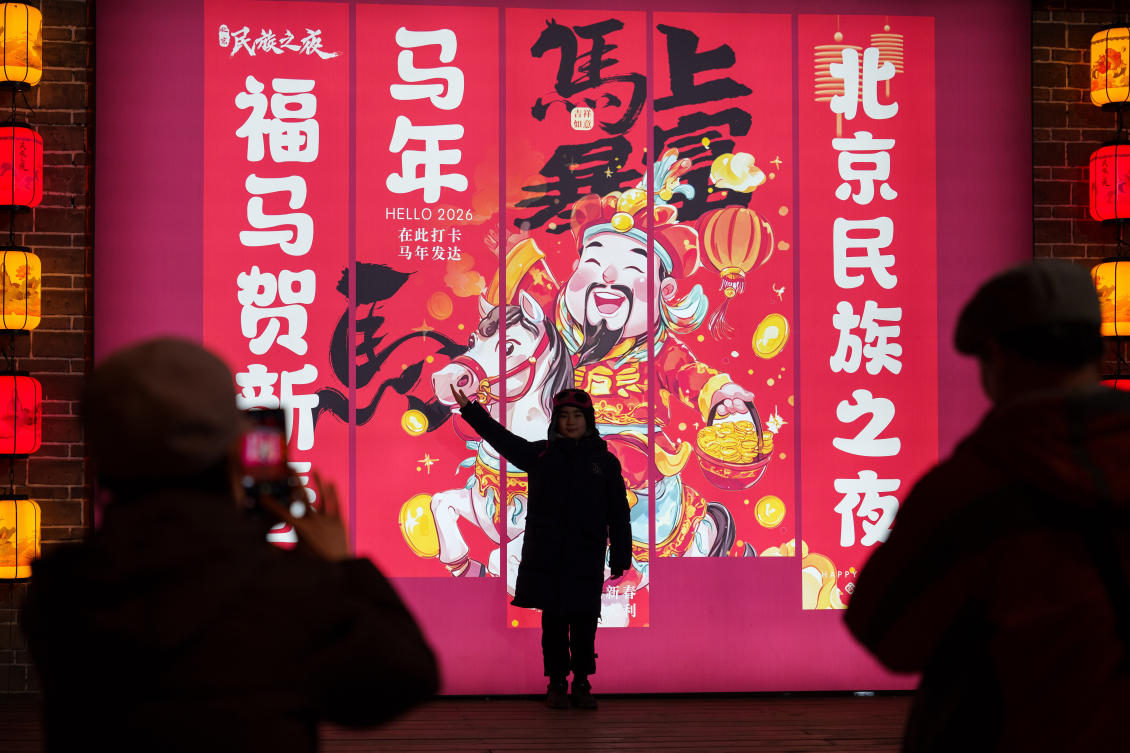 Lunar New Year bowing service in China stokes controversy