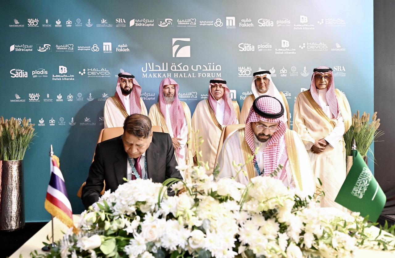 SFDA signs MoU with Central Islamic Council of Thailand at Makkah Halal Forum. (Supplied)