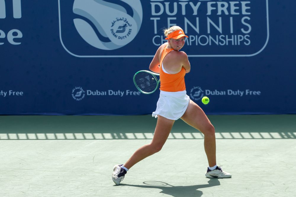 Top seeds head into last 16 on a windy afternoon at the Dubai Tennis Championships