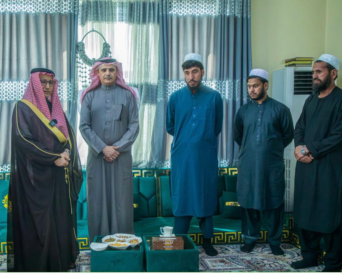 The three Pakistanis were handed over to the visiting Saudi delegation. (X/@Zabehulah_M33)
