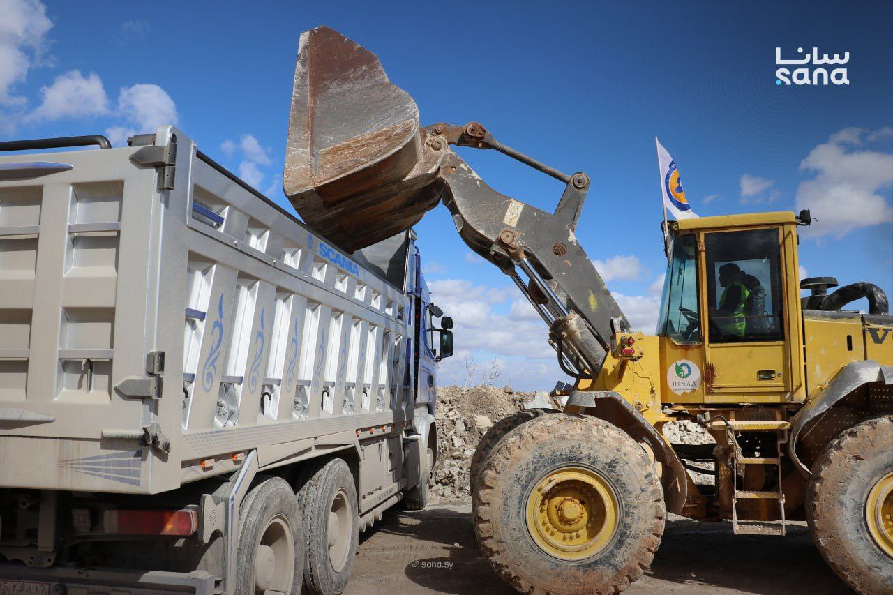 Last year, about 450,000 cubic meters of rubble were cleared as part of a national recovery plan in Idlib. (SANA)