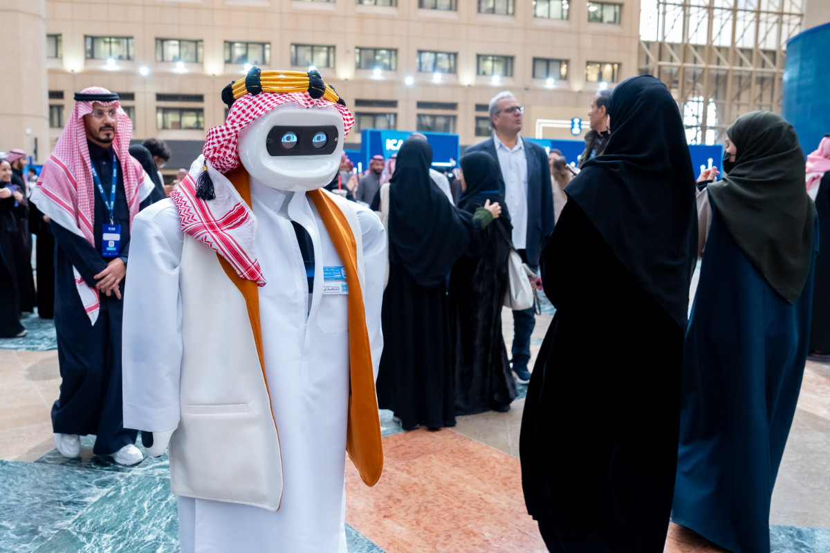 A humanoid dressed as a Saudi doctor engages participants at the International Conference on Data and AI Capacity Building held last month at King Saud University in Riyadh. (AN Photo / Huda Bashatah)