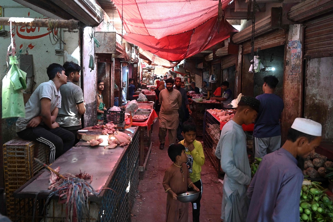 Pakistani-Bengalis shopping at a wet market in Karachi, Pakistan. (AFP)