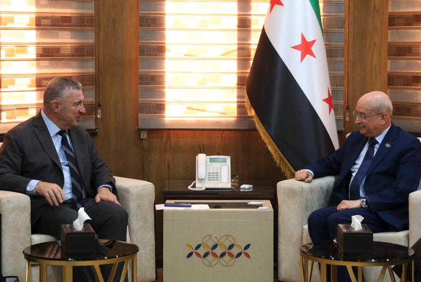 Syrian Transport Minister Yarub Badr, right, with World Bank Regional Director for the Middle East Jean-Christophe Carret. SANA