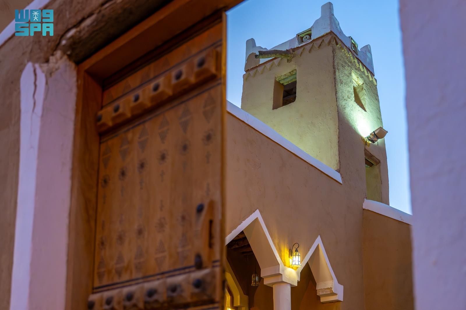 The mosque reflects the traditional Najdi architectural style, using local materials such as mud, tamarisk wood, and palm fronds. (SPA)