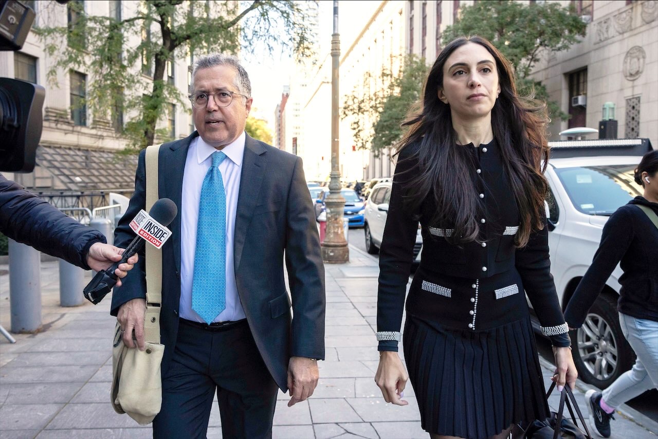 Attorney Marc Agnifilo, left, and Teny Geragos. (AP/File)
