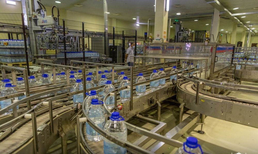 The National Water Co. has announced the completion of preparations for Ramadan, including a strategic stockpile of 2.2 million bottles of Zamzam water. (X/@HaramainInfo)