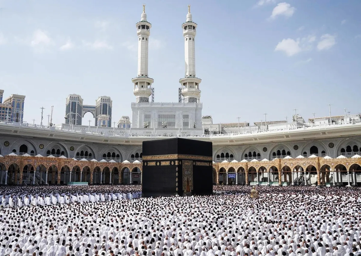 The ministry emphasized that protecting the rights of Umrah performers and ensuring service continuity are priorities in all regulatory measures. (SPA/File)