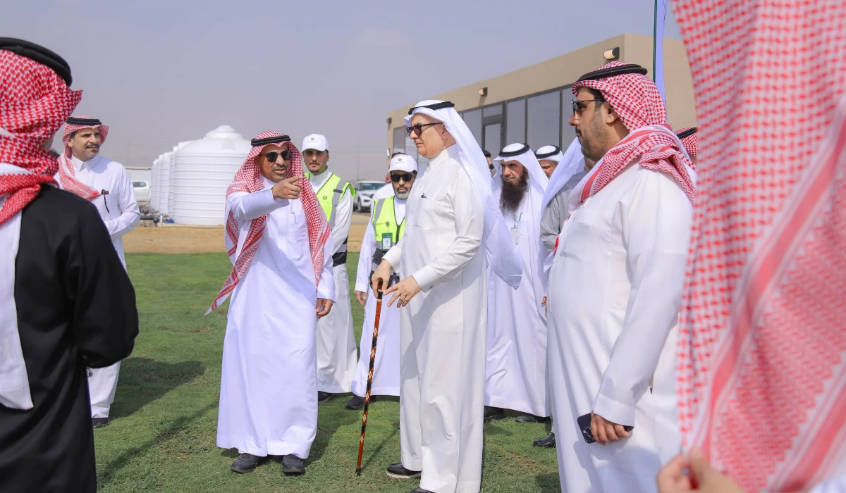 Minister of Environment, Water and Agriculture Abdulrahman bin Abdulmohsen Al-Fadley, inspects the experimental farm project in Al-Lith. (Supplied)