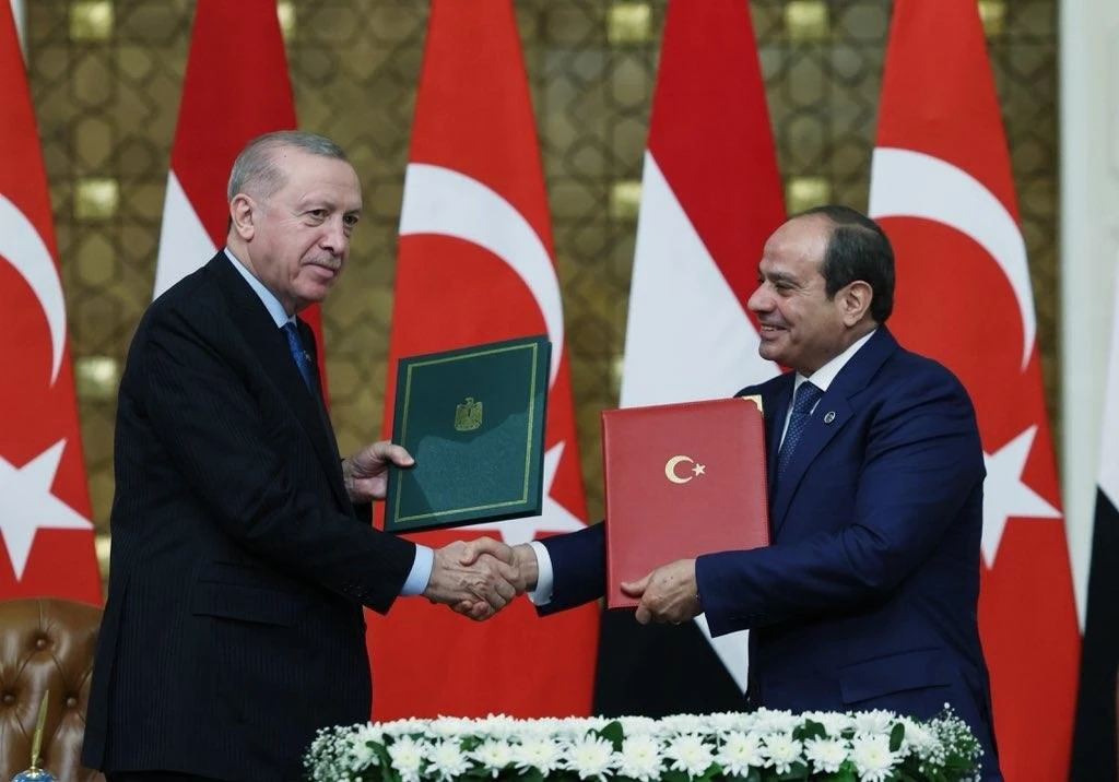 Turkish President Recep Tayyip Erdogan shakes hands with Egyptian President Abdel Fattah El-Sisi in Cairo on Wednesday. (@trpresidency)