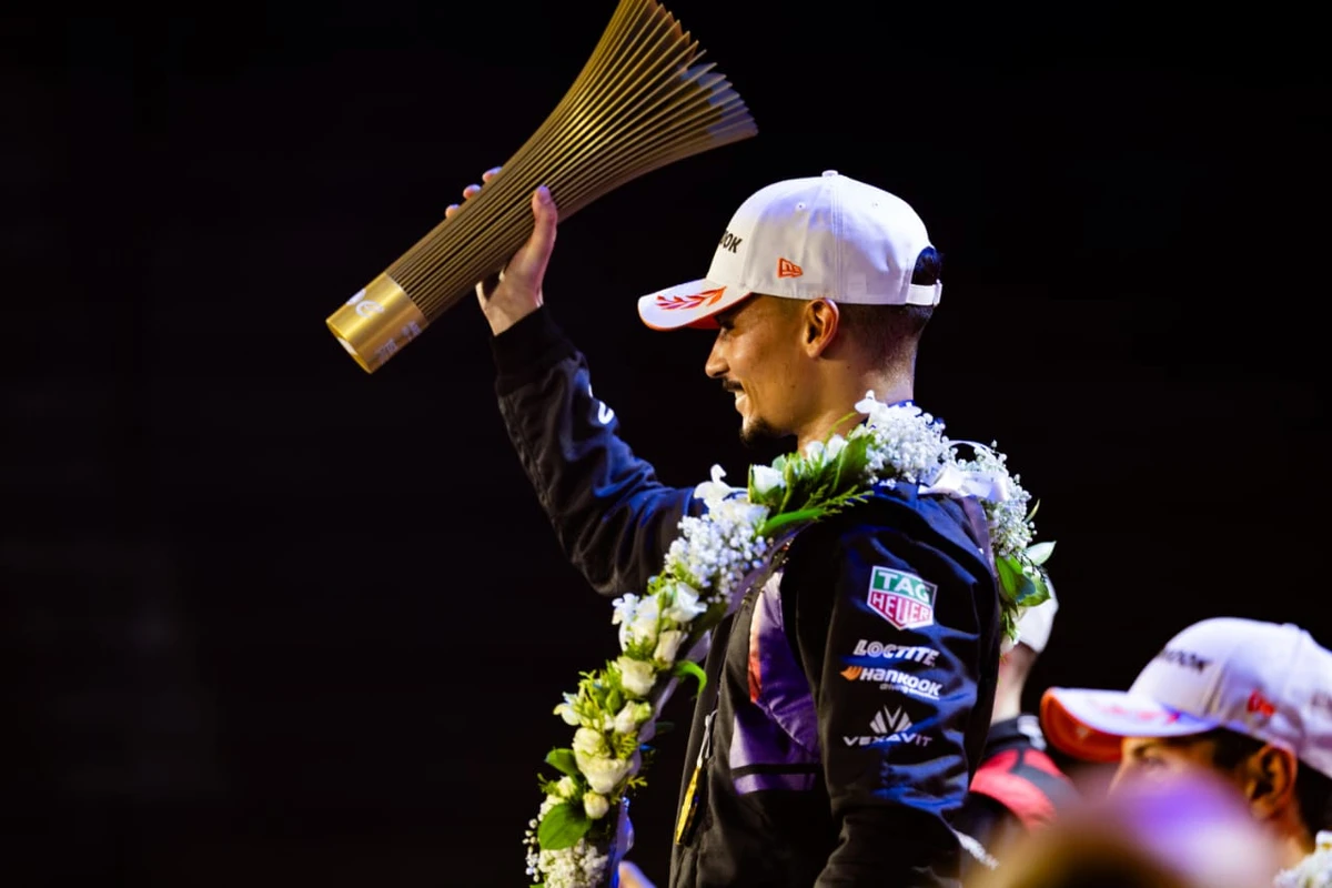 Pascal Wehrlein marks his 100th E-Prix with victory in first race of the weekend in Jeddah