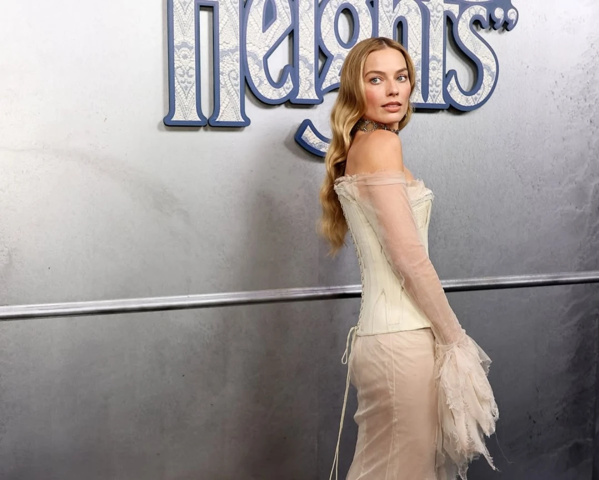 The star stepped out in a custom couture gown in rusted ecru with a shape reminiscent of 18th-century style, an ode to the film’s time period. (AFP)