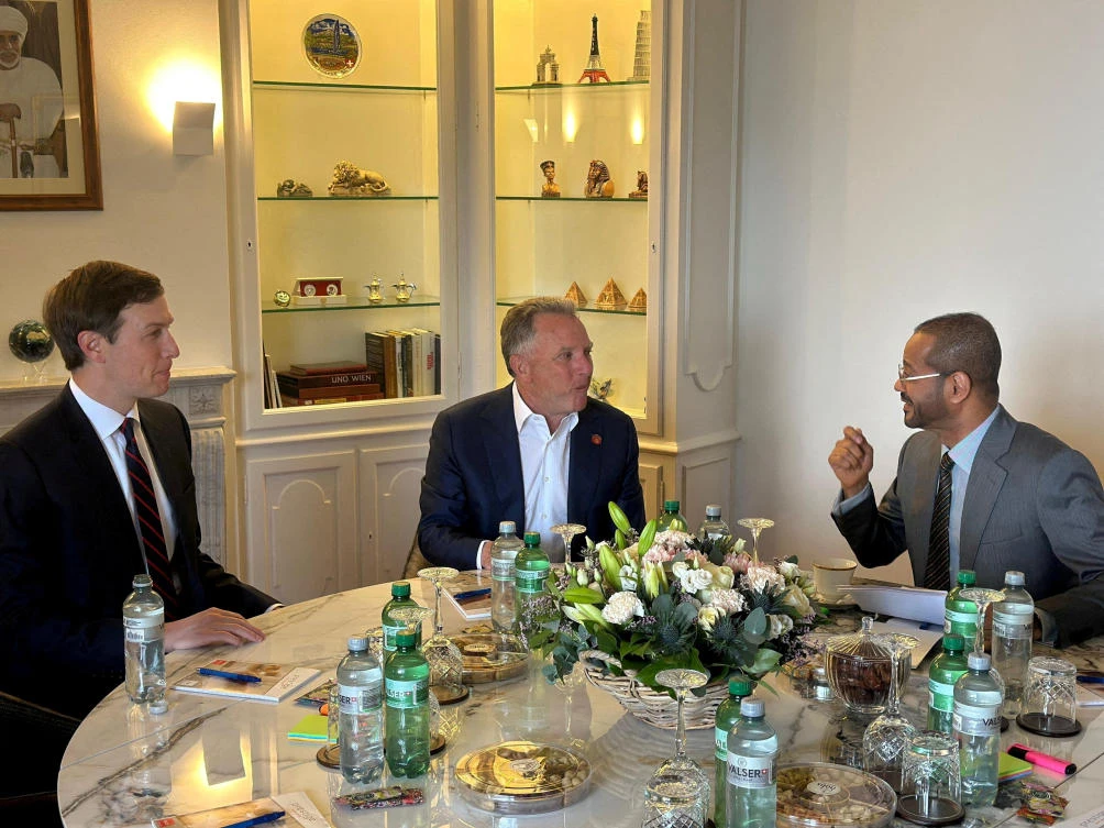 Oman’s Foreign Minister Sayyid Badr bin Hamad Al Busaidi meets with US Special Envoy Steve Witkoff and US President Donald Trump’s son-in-law, Jared Kushner ahead of the indirect US-Iran talks, in Geneva, Feb. 17, 2026. (Reuters/File)