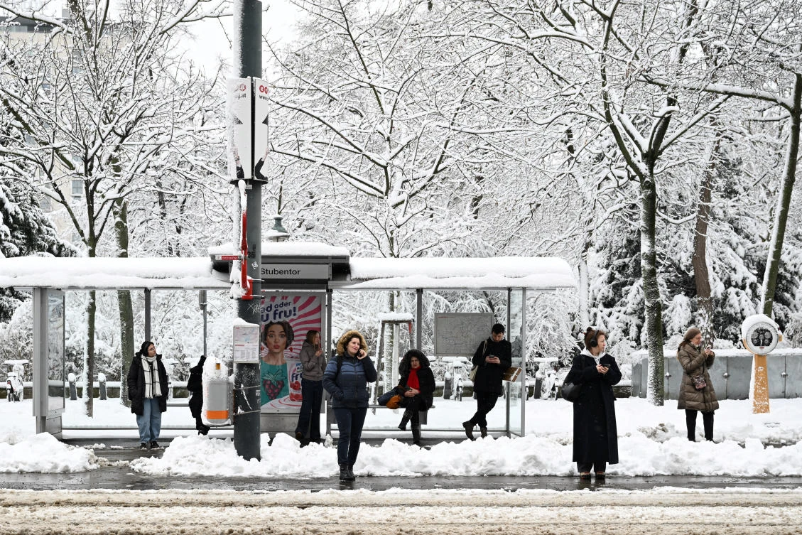 Austria avalanches kill two: police