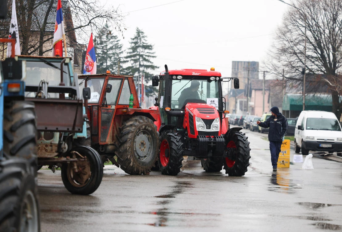 Serbian farmers block roads to demand higher subsidies and import ban