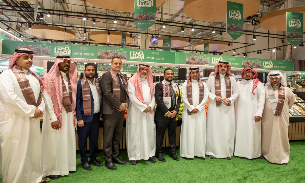 The inauguration ceremony was attended by Mohammed bin Dayel and Mohamed Haris, alongside members of LuLu’s management team.