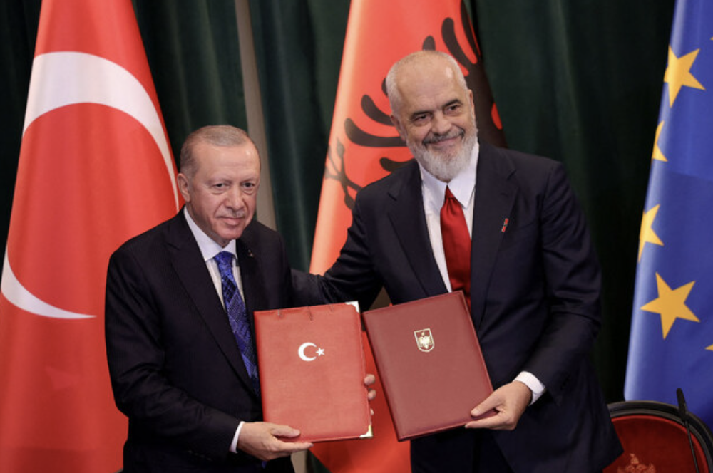 Albanian Prime Minister Edi Rama (R) and Turkey's President Recep Tayyip Erdogan in 2024. (AFP/File Photo)